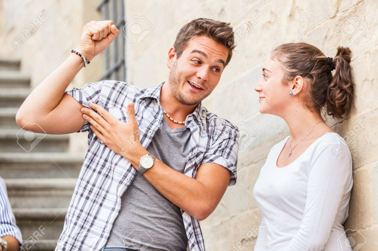 Cele mai tari și amuzante replici de ”agățat”. Cum să o vrăjești din vorbe