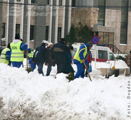 Bani pentru curăţarea străzilor! 