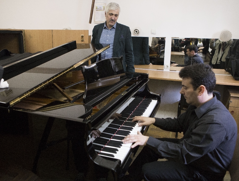 PIANUL de concert al Teatrului Muzical din Galaţi are "lipici". Se pregătesc multe SURPRIZE