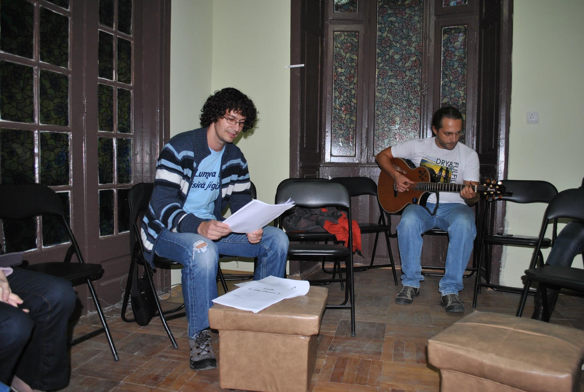 Seară puţin psihedelică la Clubul de lectură: Andrei Velea & The Doors