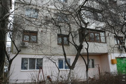 De frică, s-a aruncat pe geam 