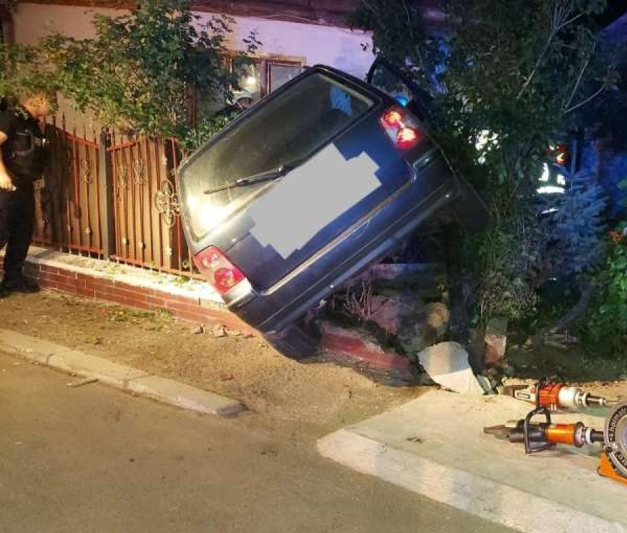 Un șofer beat a făcut prăpăd cu o mașină scăpată de sub control