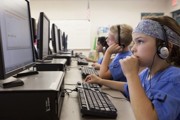 Ce surprize le aduc ELEVILOR TESTELE de limbă engleză Cambridge şi IELTS