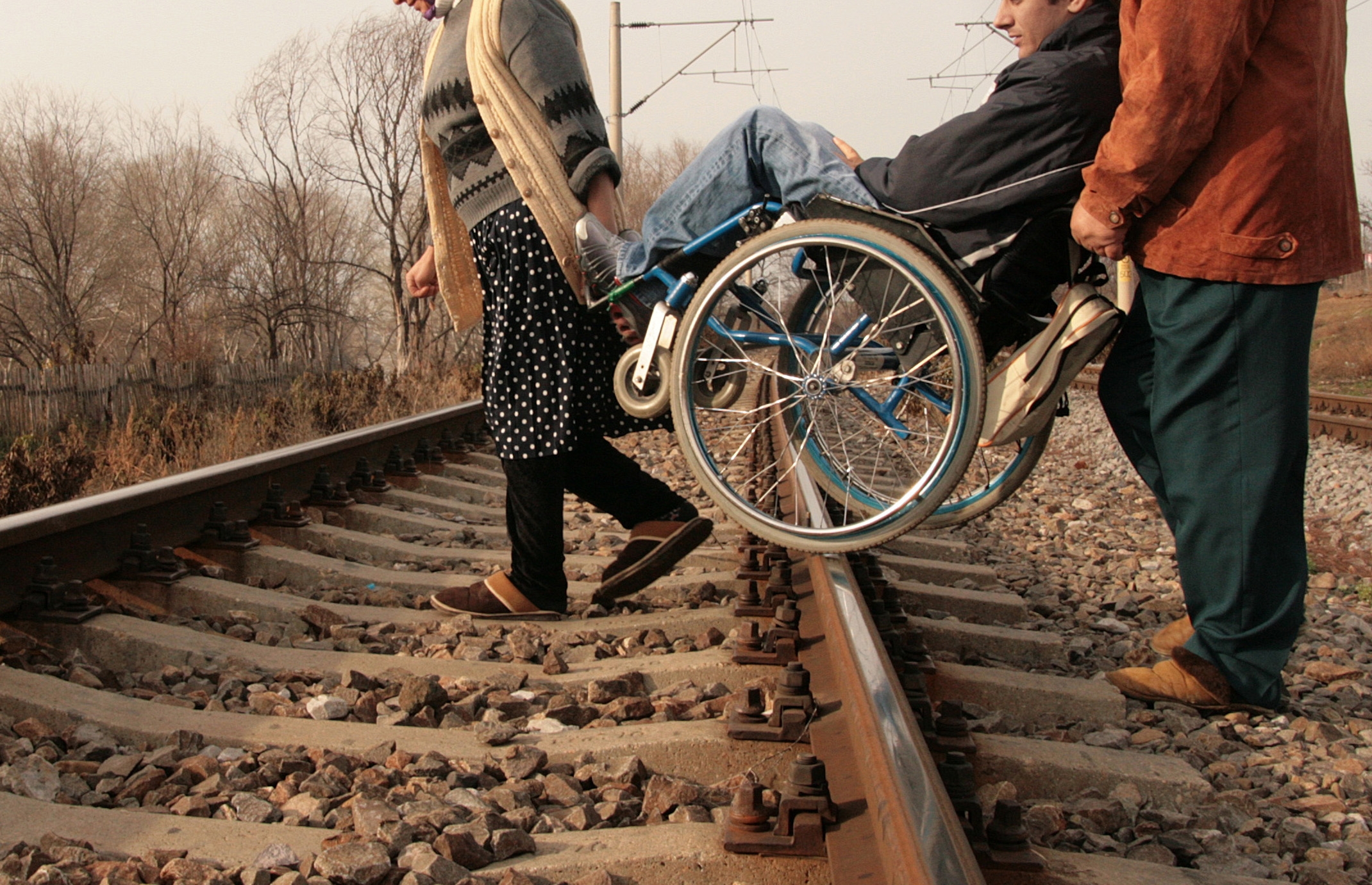 România absurdă: Cât costă să obţii curatela propriului copil