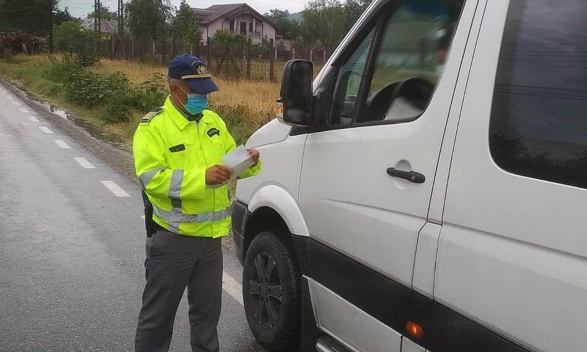 Șofer de microbuz cu permis fals