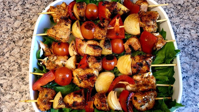 Frigărui de pui cu legume la grătar