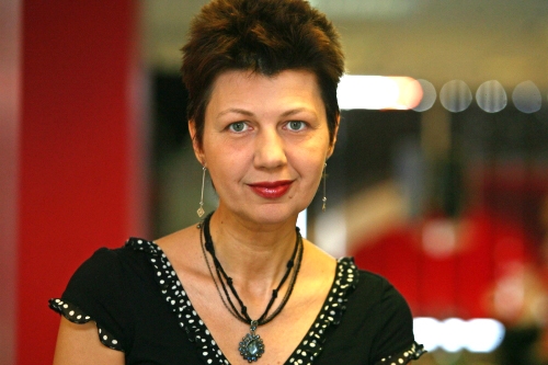 Filat. Cu amanta-n pat şi „Băse” la ureche