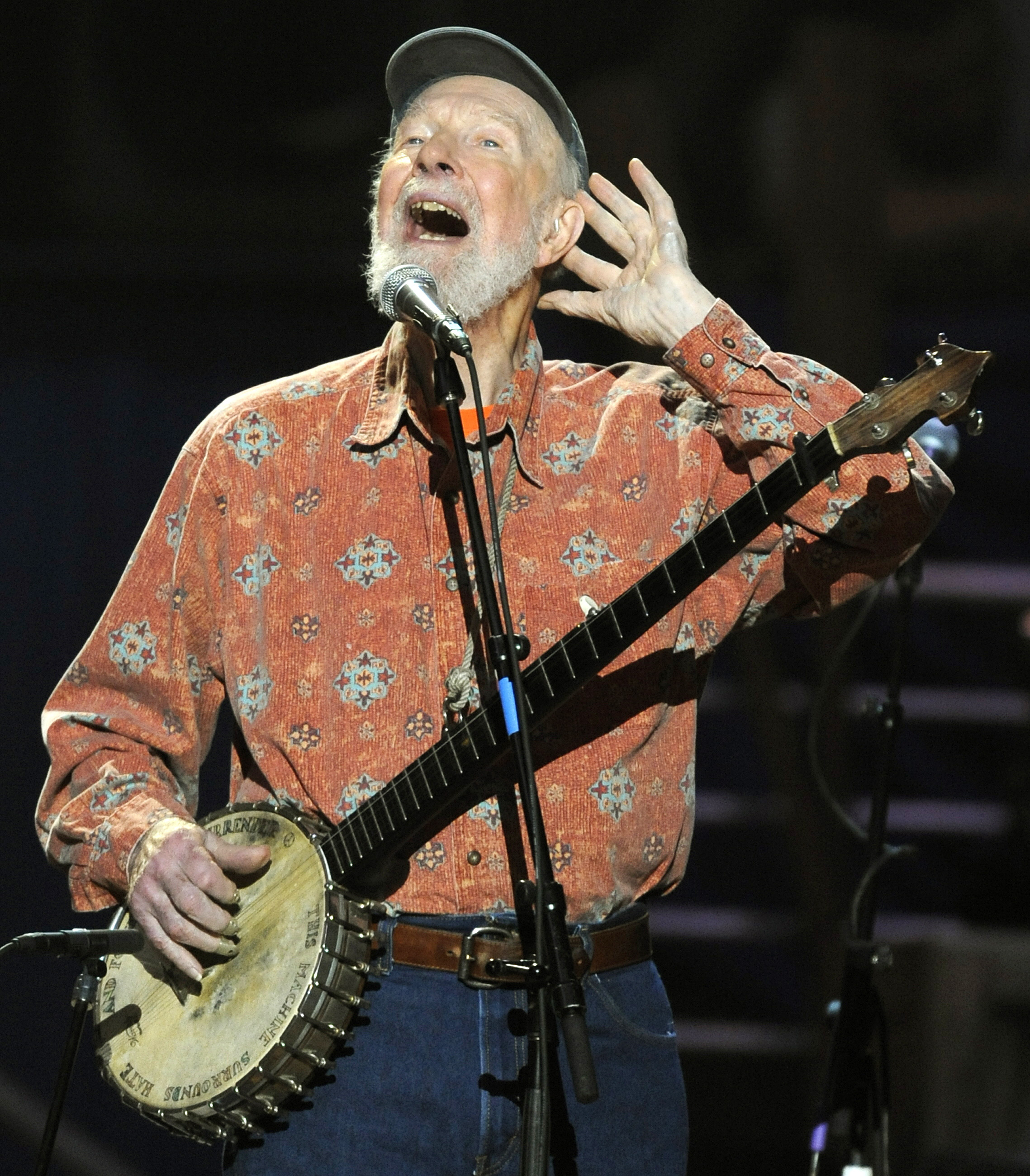 OAMENI DE SEAMĂ. Pete Seeger, legenda muzicii folk americane