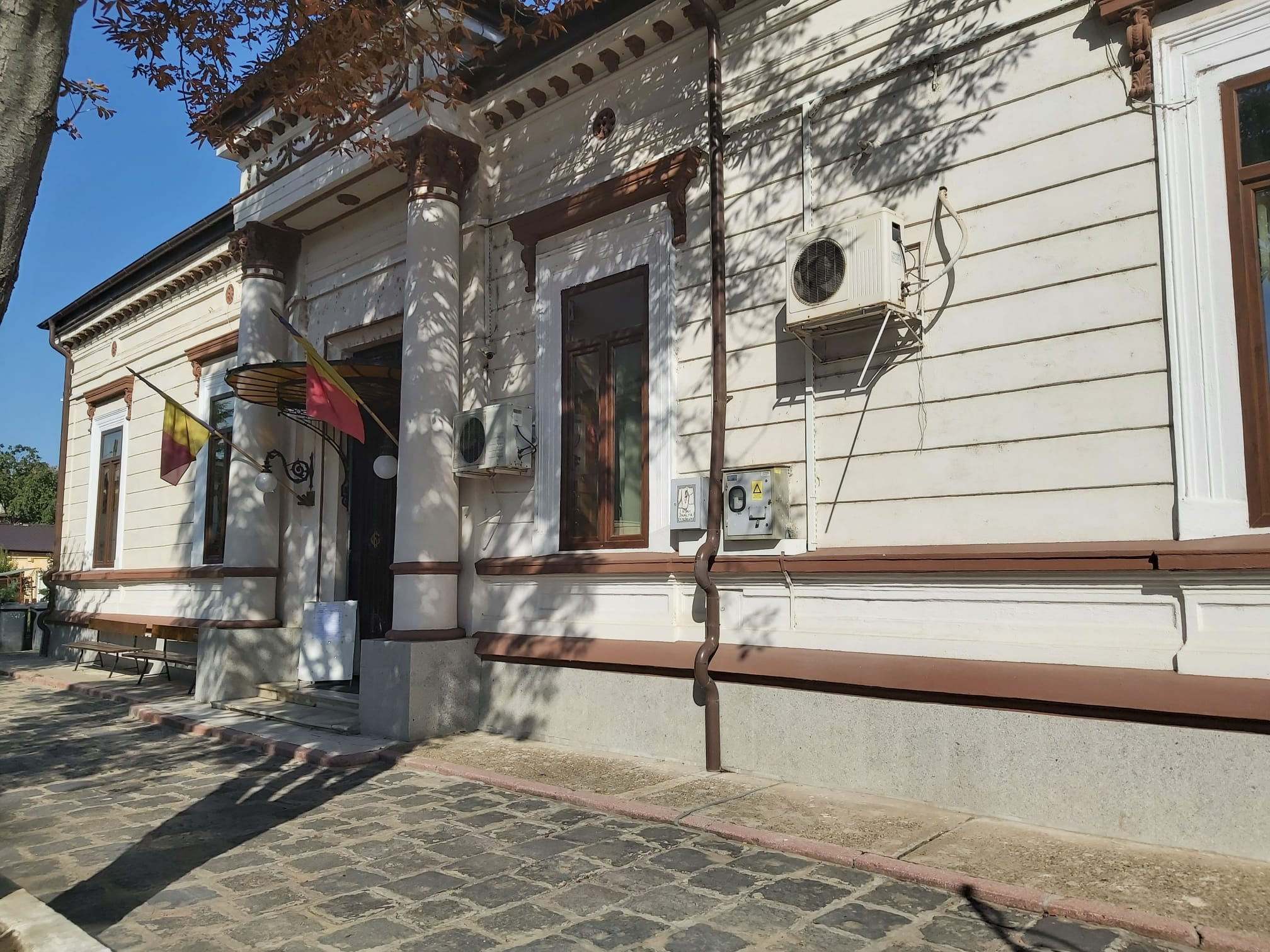 Dublă lansare de carte la CARP Galaţi