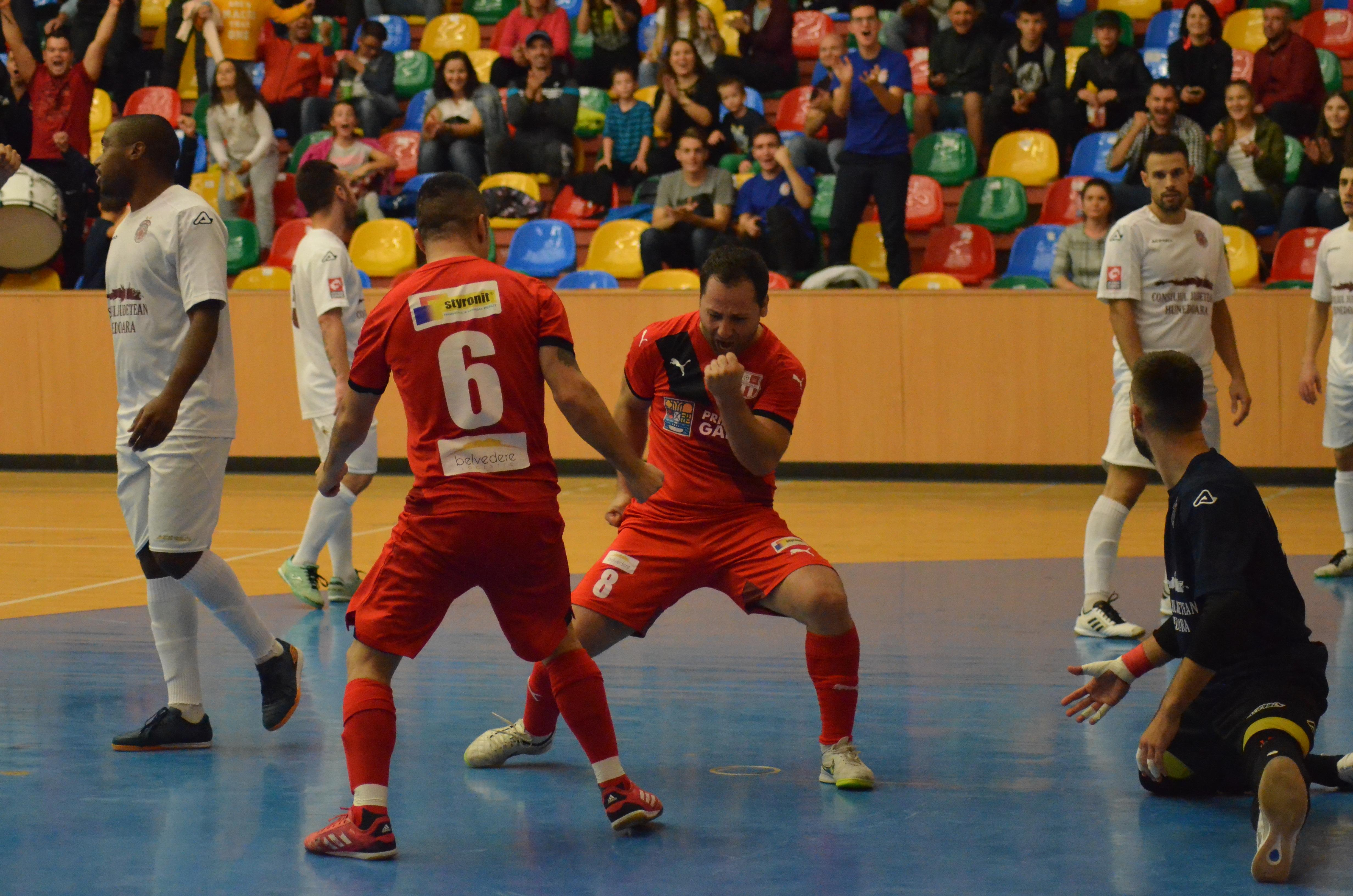 United, derbiul etapei cu Informatica