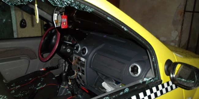 Un gălăţean care a spart mai multe taxiuri în ultimele luni a fost prins