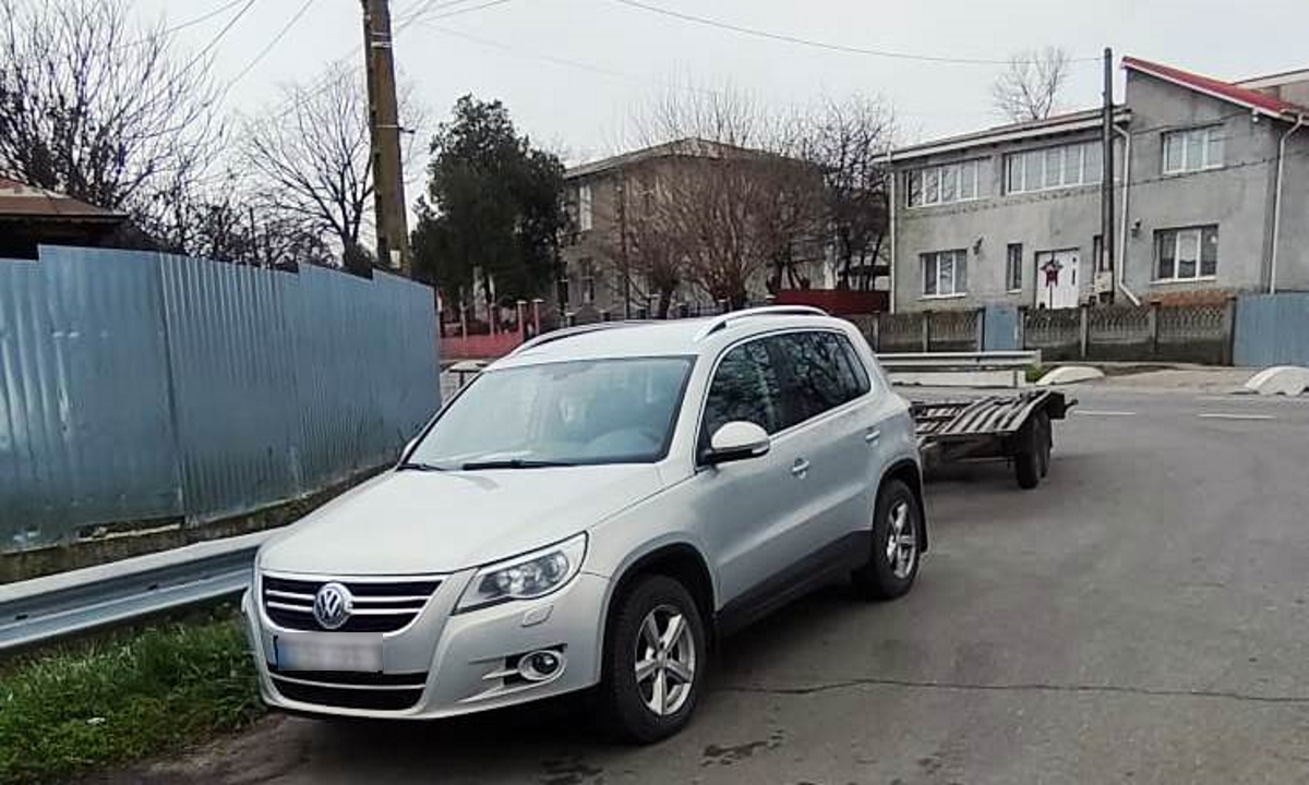 I-a încredințat mașina prietenului, deși acesta nu avea permis de conducere