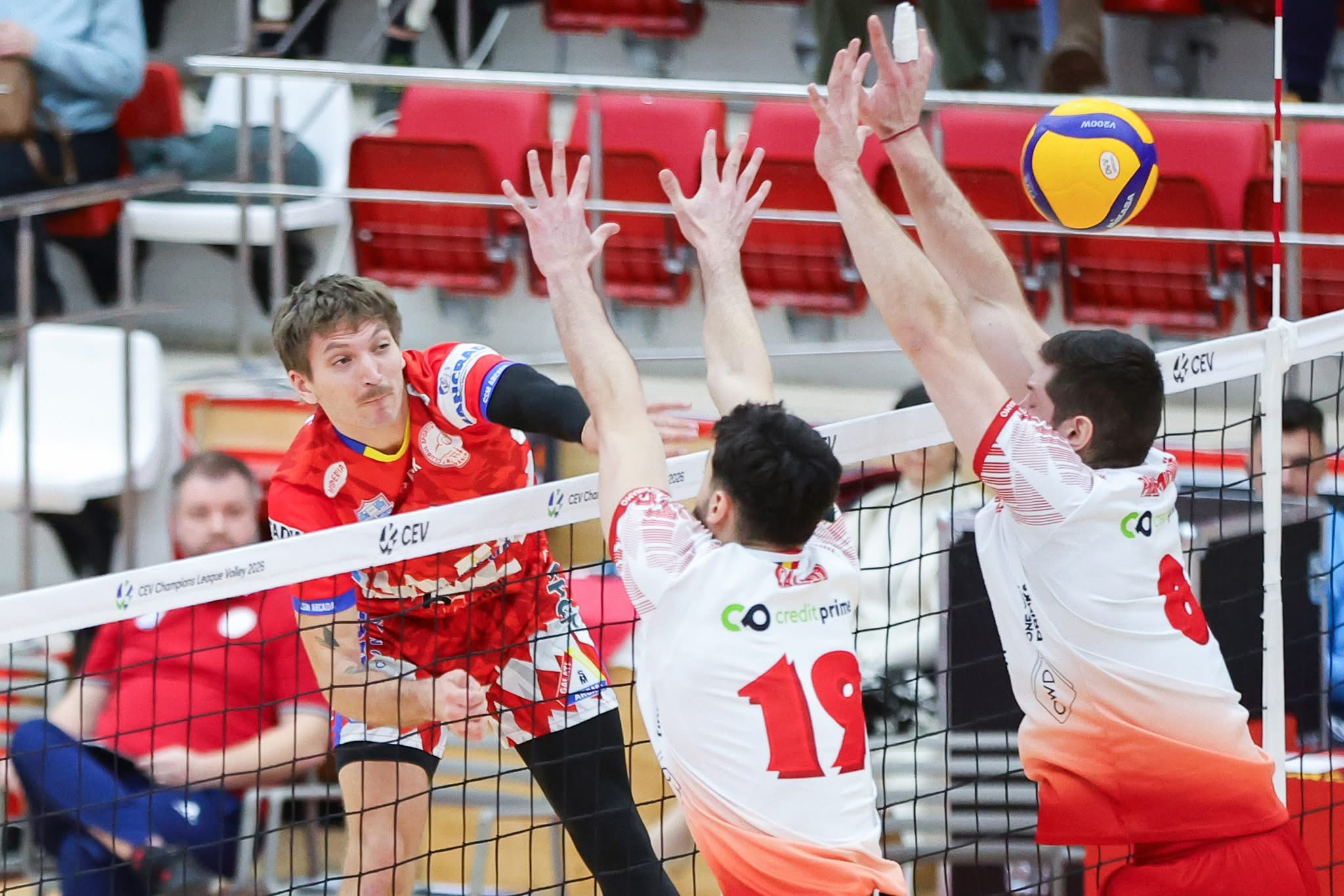 Începe disputa din finala campionatului: Dinamo - CSM Arcada
