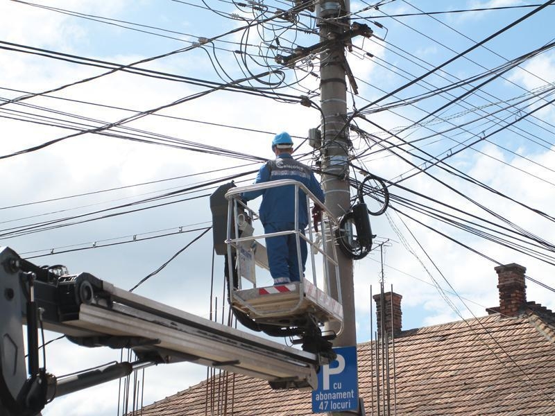 PAGUBE uriaşe la ELECTRICA, din cauza HOŢILOR