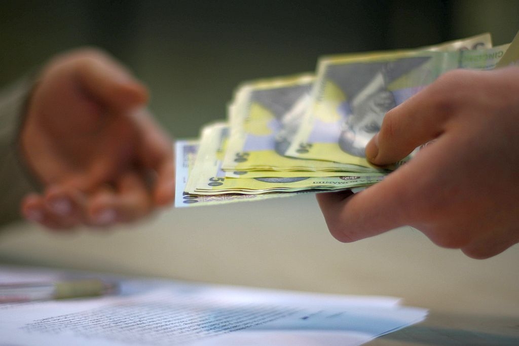 Unul plăteşte, altul cheltuieşte. BANII DIN BUGET, sac fără fund pentru societăţile publice gălăţene