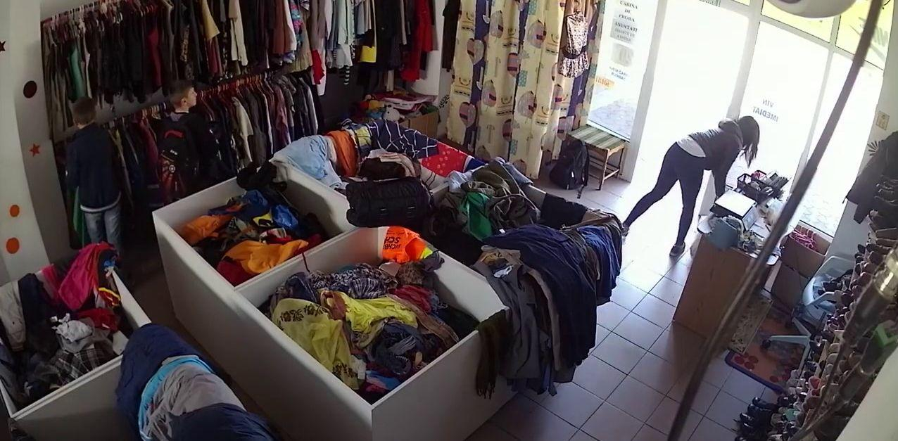Hoaţe de prima mână, la furat în second-hand