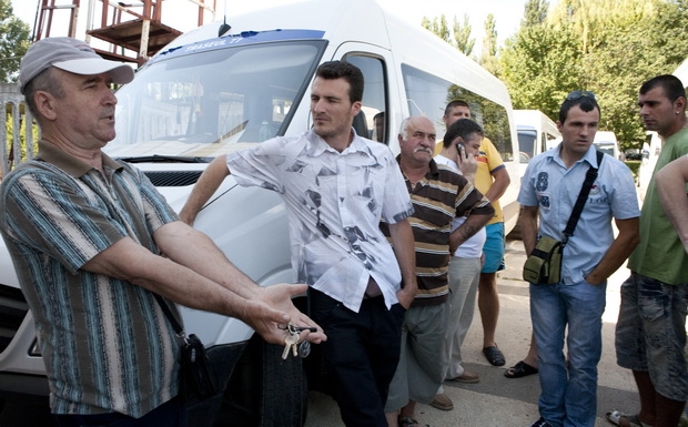 Nemulţumiri în rândul şoferilor de maxi-taxi