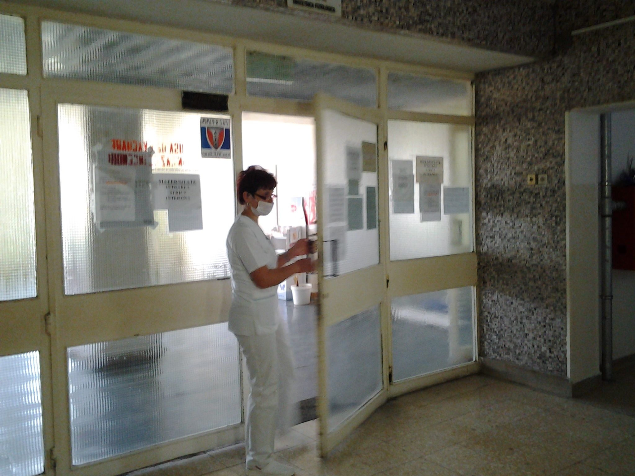 Un BEBELUŞ riscă să rămână cu SECHELE PE VIAŢĂ. Un nou caz de MALPRAXIS la maternitatea Spitalului Judeţean?