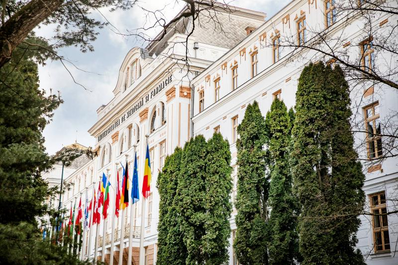 Primele clase de liceu înființate într-o universitate