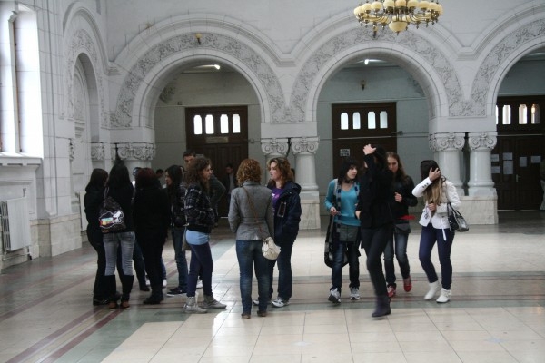 Cu 300 de burse mai puţin pentru studenţii gălăţeni 