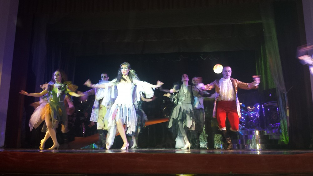 "Curs de fantomodele" şi "Văduva veselă", la Teatrul  Muzical