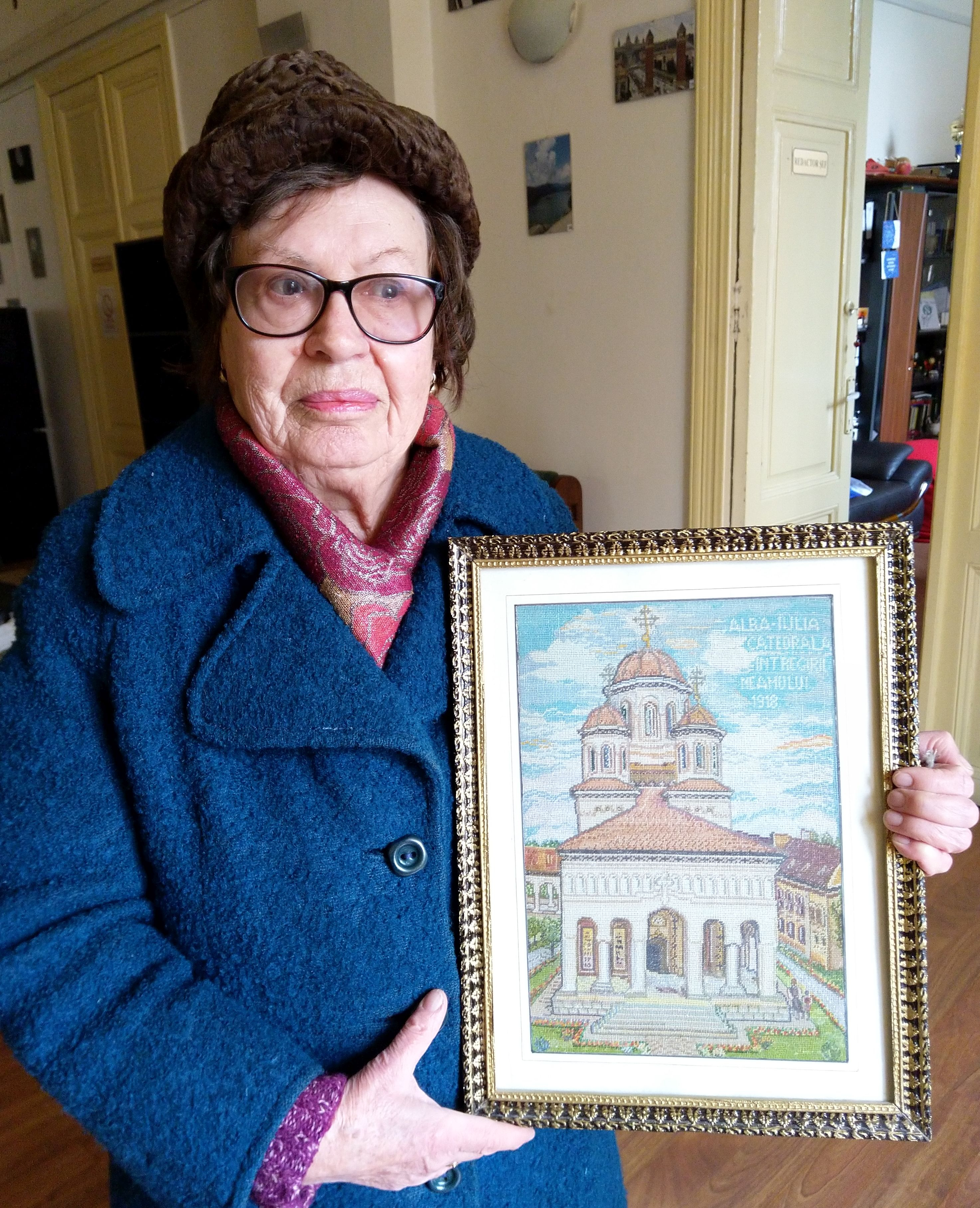 Catedrala întregirii neamului, cusută în punct de o gălăţeancă