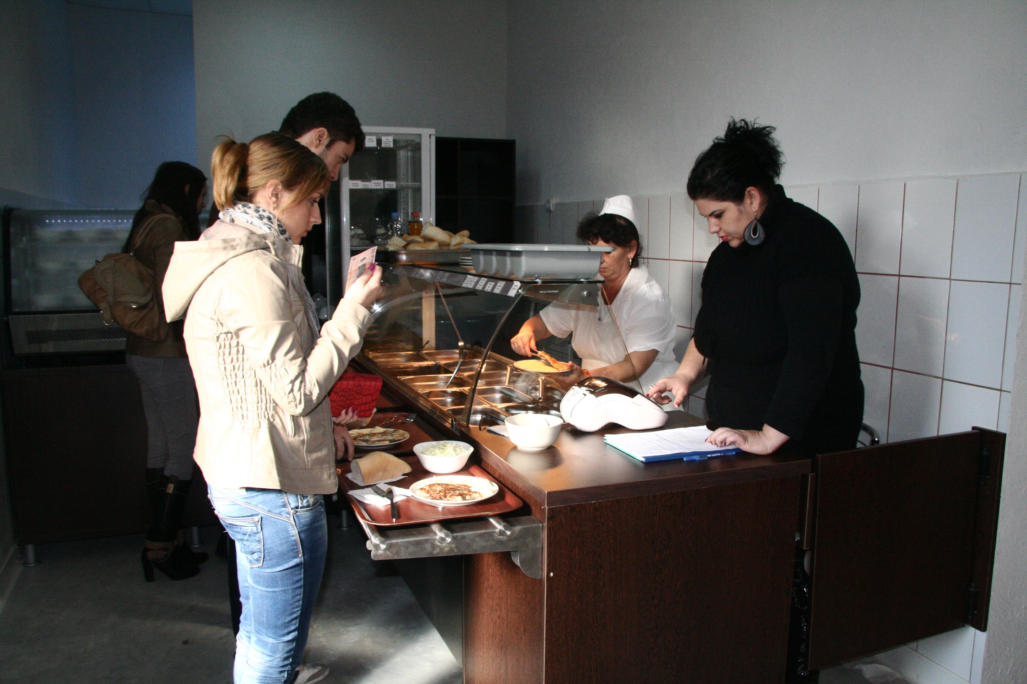 Îţi pui burta la cale cu doar 5 lei. Vezi aici cele mai ieftine meniuri din oraş