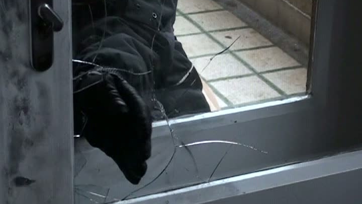 Cel mai ghinionist hoţ este din Galaţi! A fost prins în patru case, într-o singură noapte!