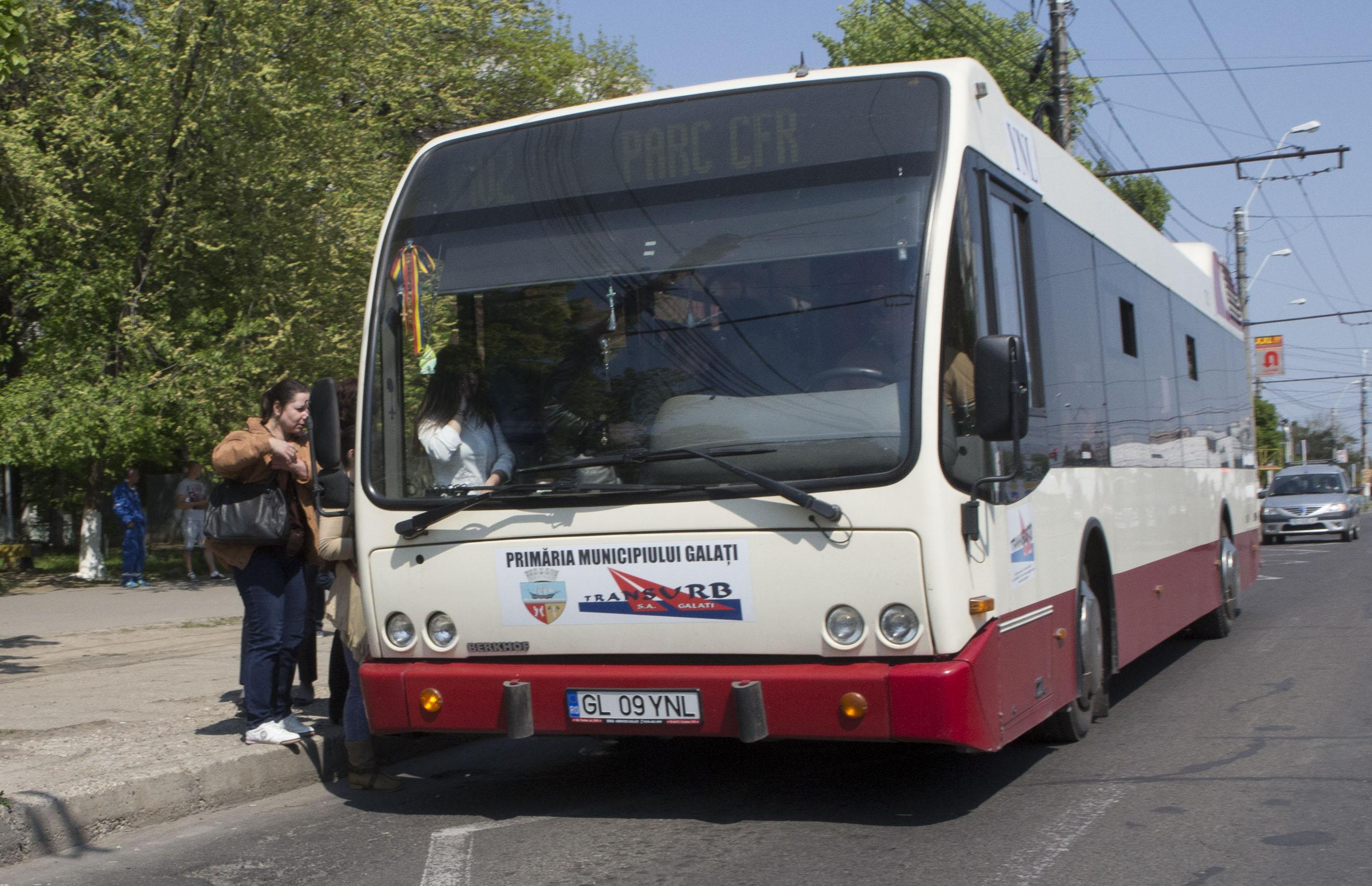 Autobuzele Transurb nu doar că iau foc în mers, dar mai şi explodează din când în când. Ce reclamă un lider sindical
