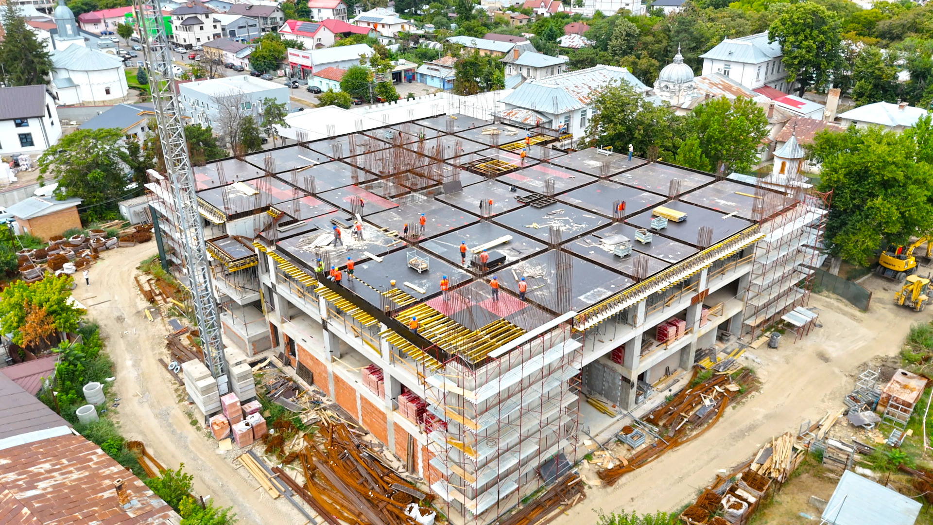 Pregătiri pentru turnarea celui de-al treilea etaj al noului spital de la Tecuci