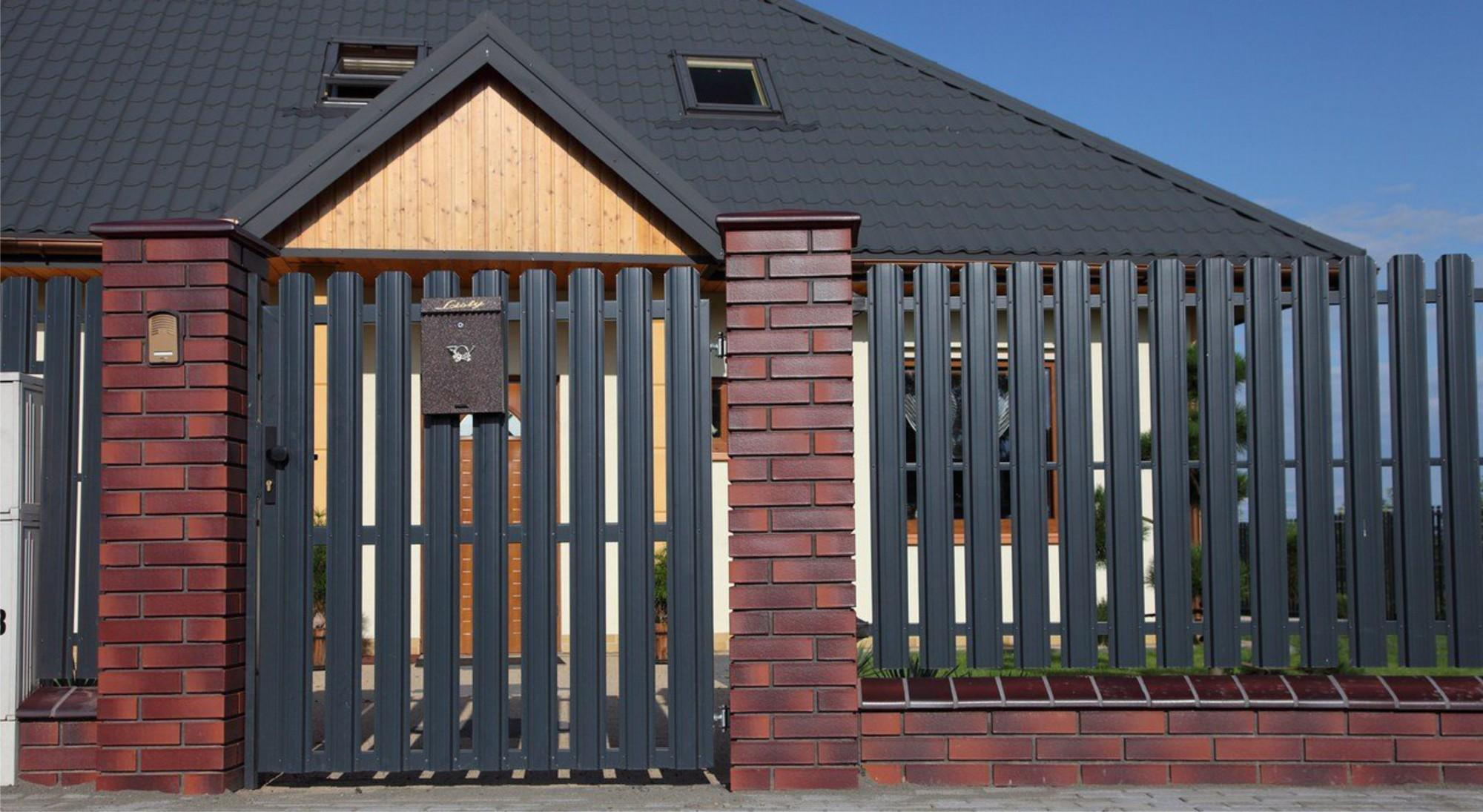 Un hoţ a furat gardul unei case din Galaţi