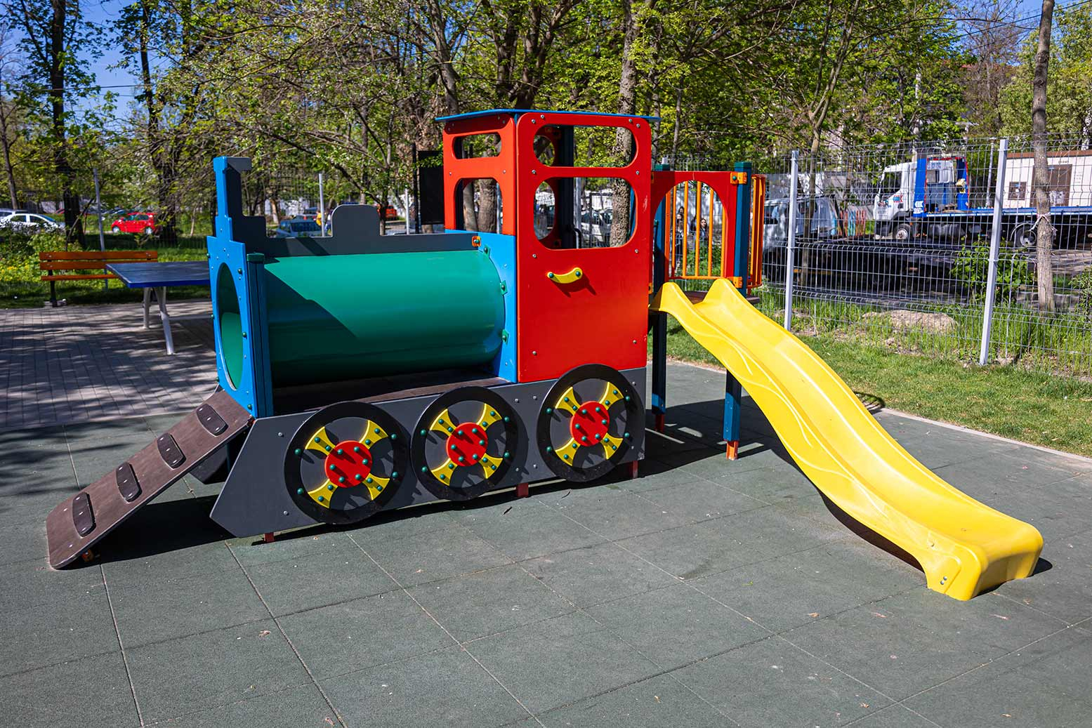 Din 11 locuri de joacă promise de Primărie, mai „rezistă” şapte! Mai puține, dar mai scumpe