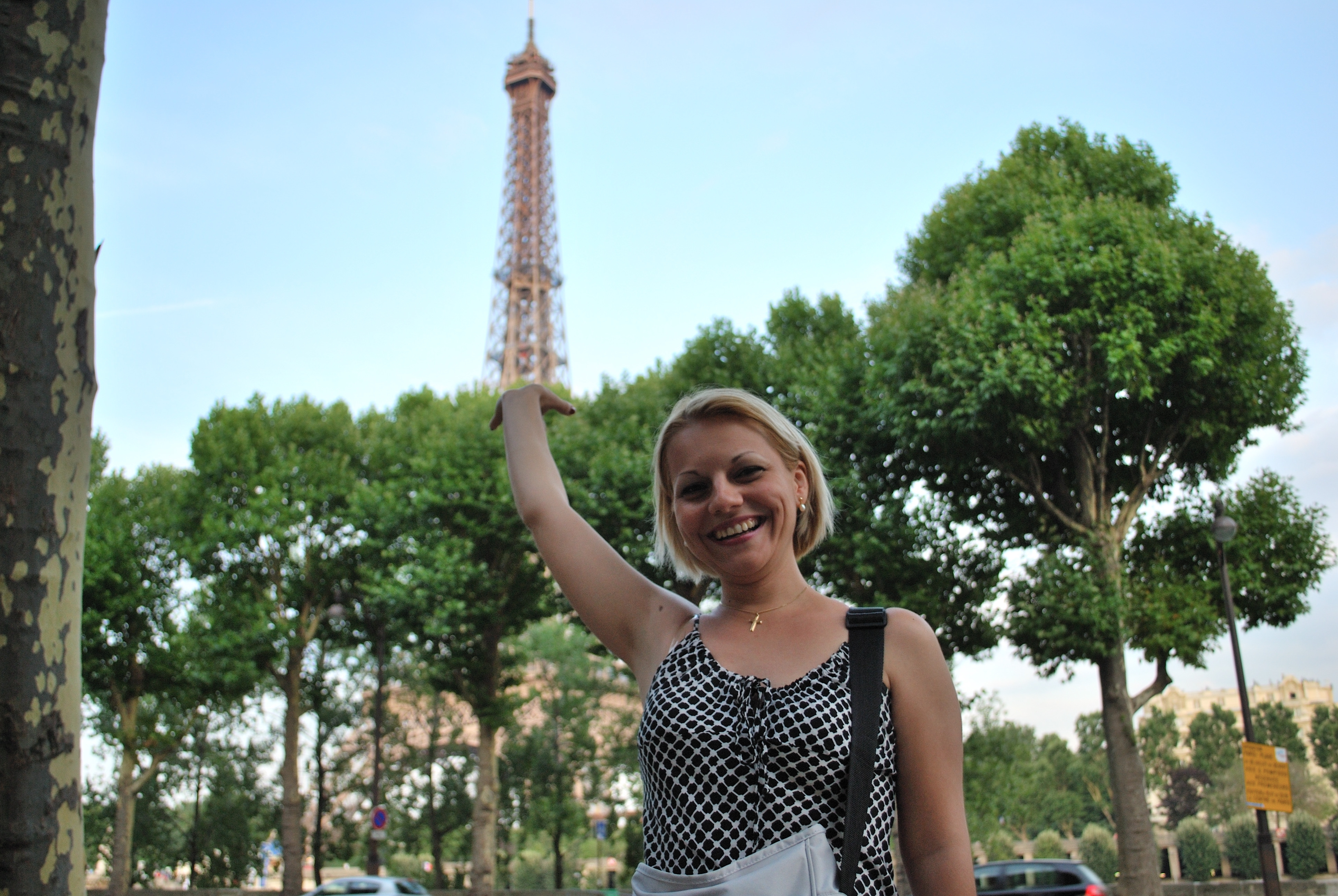 Trei ani de dor de patrie - Respinsă în Franţa, umilită în România