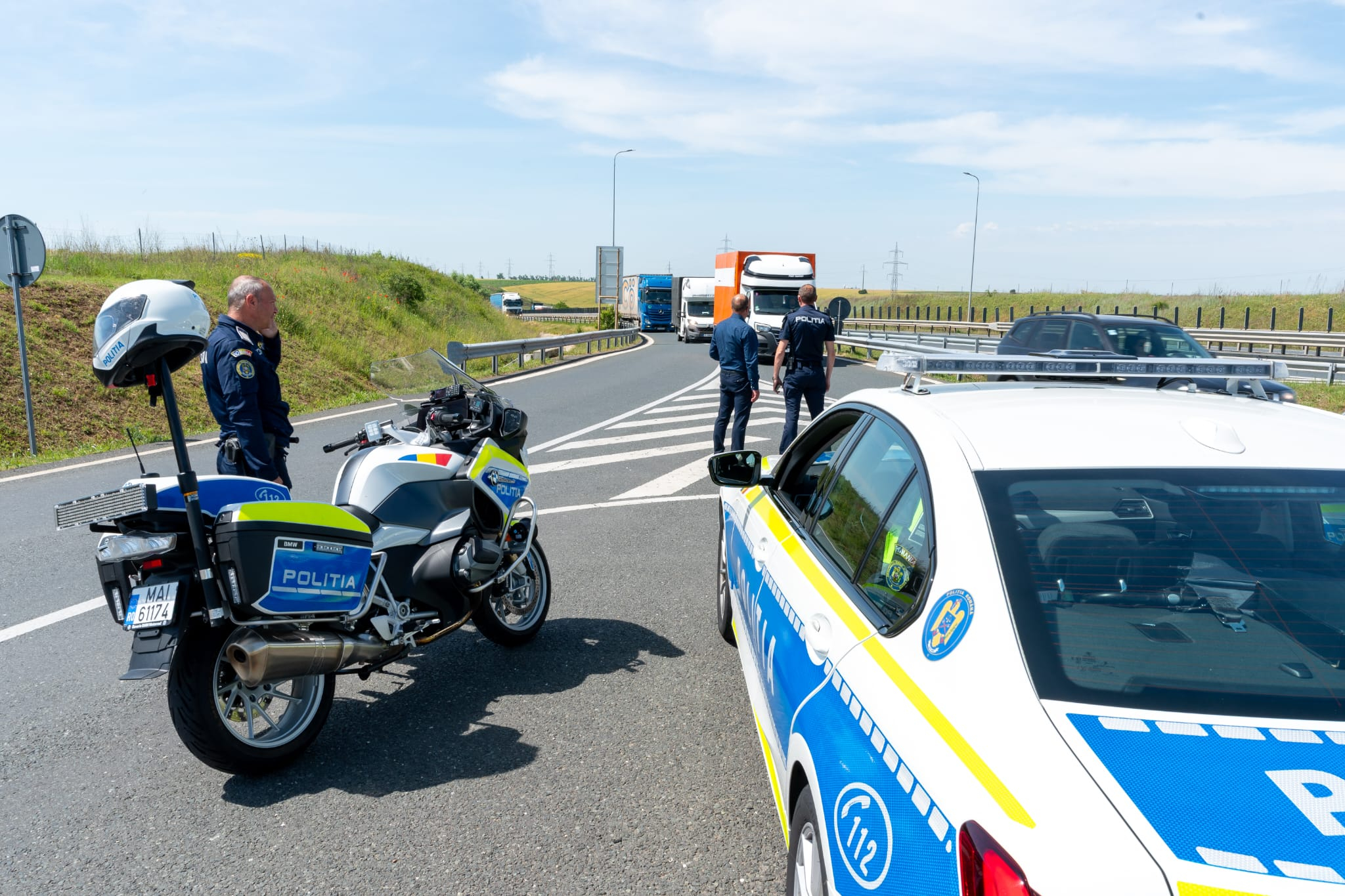 O gălățeancă drogată s-a „luat la trântă” cu șoferul de maxi-taxi