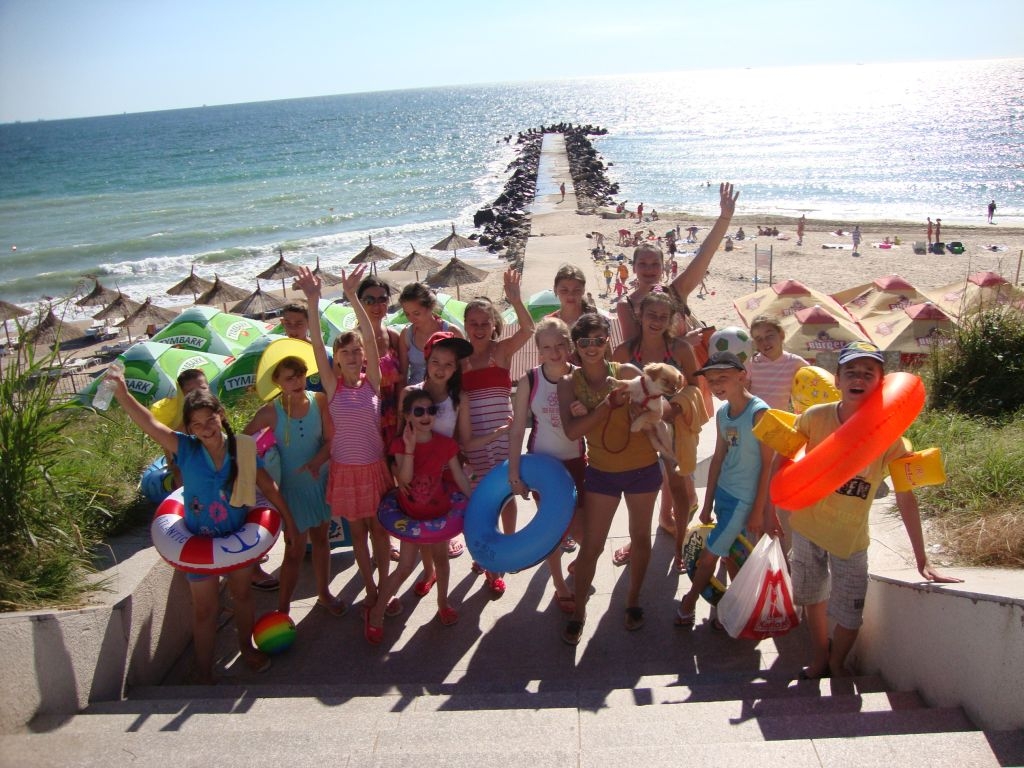 AJUTĂ un copil să meargă în tabără, trimițând un SMS