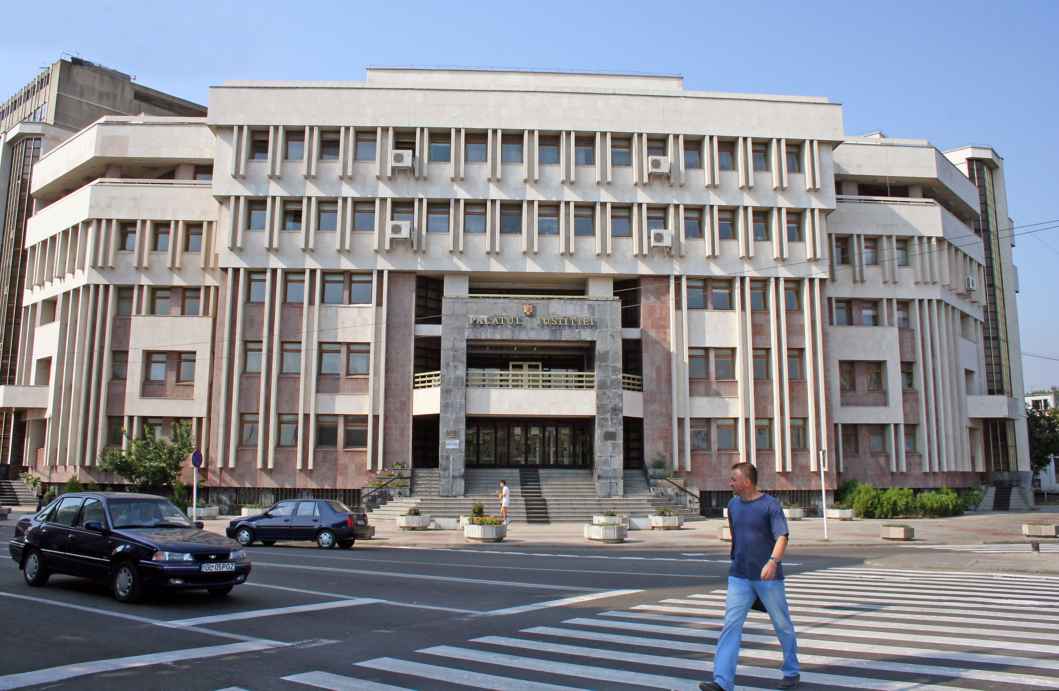 Deciziile de concediere de la Centrul de Plasament nr. 3 au fost atacate în instanţă