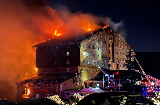 Incendiu major la un hotel din Turcia