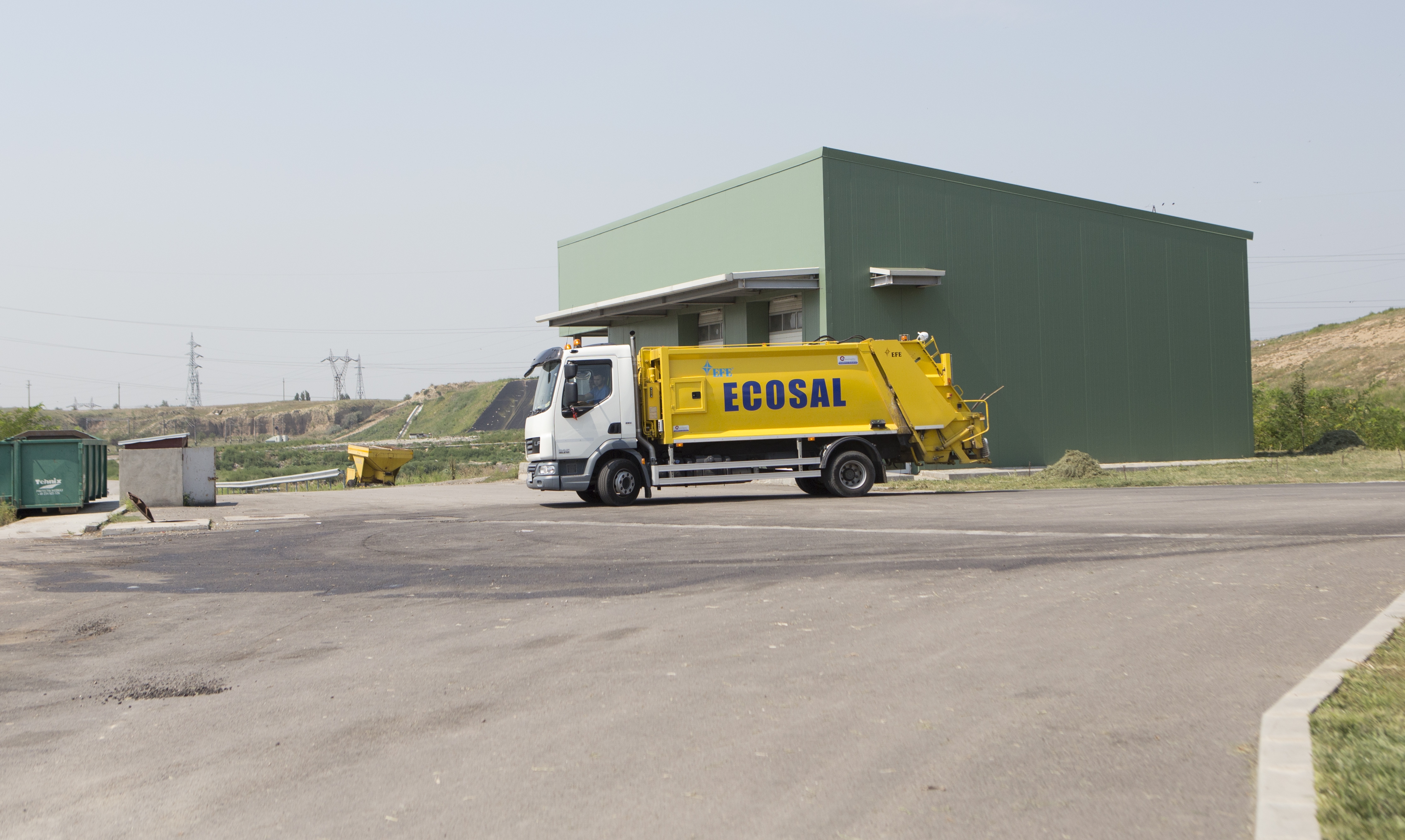 De ce PLĂTESC unii mai puţin, iar alţii mai mult/ Firmele şi taxa de SALUBRIZARE