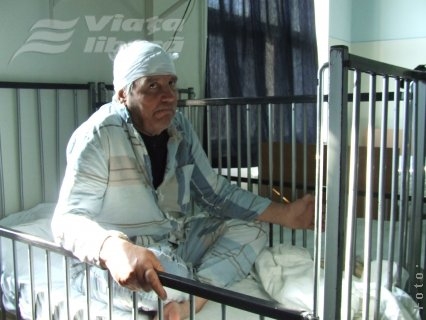 Atac şi înjunghiere cu repetiţie 