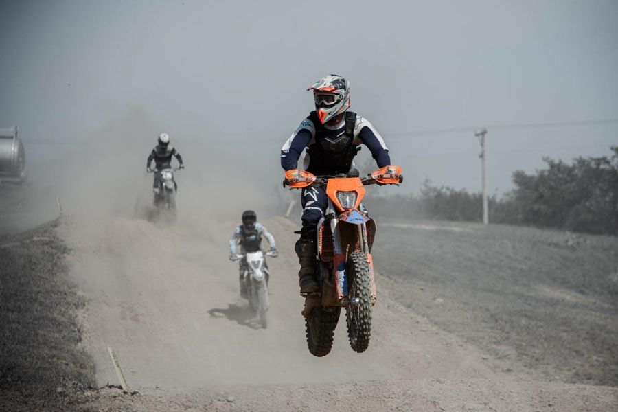 Care sunt cele mai recomandate echipamente moto de stradă pentru confort și siguranță zilnică în 2026? TOP 7 alegeri potrivite pentru nevoile riderilor moderni