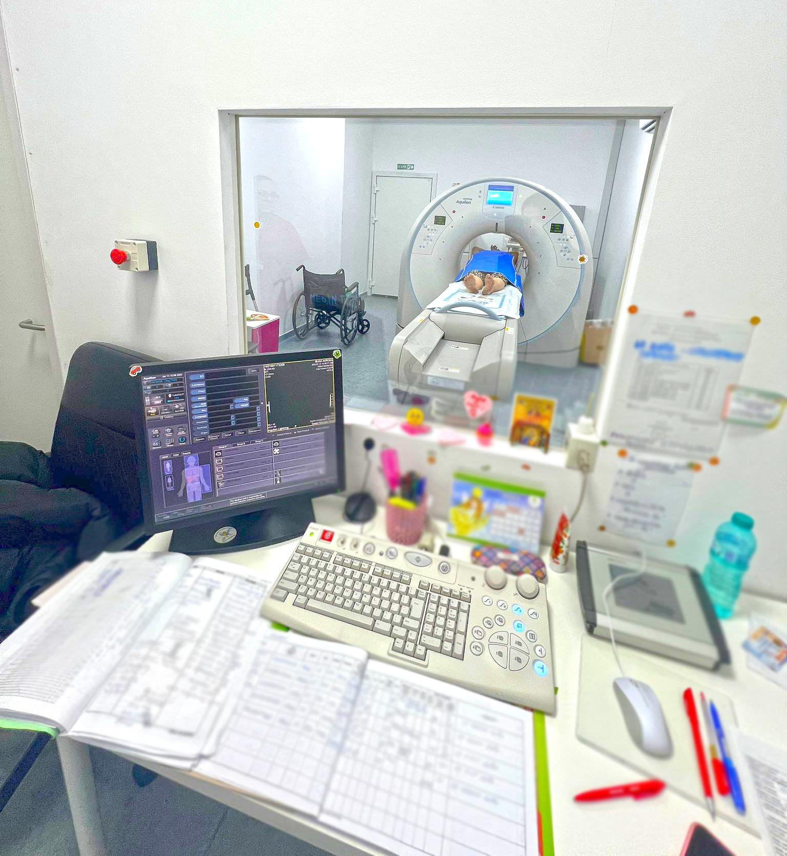 Sute de pacienți, beneficiari ai primului tomograf din Tecuci