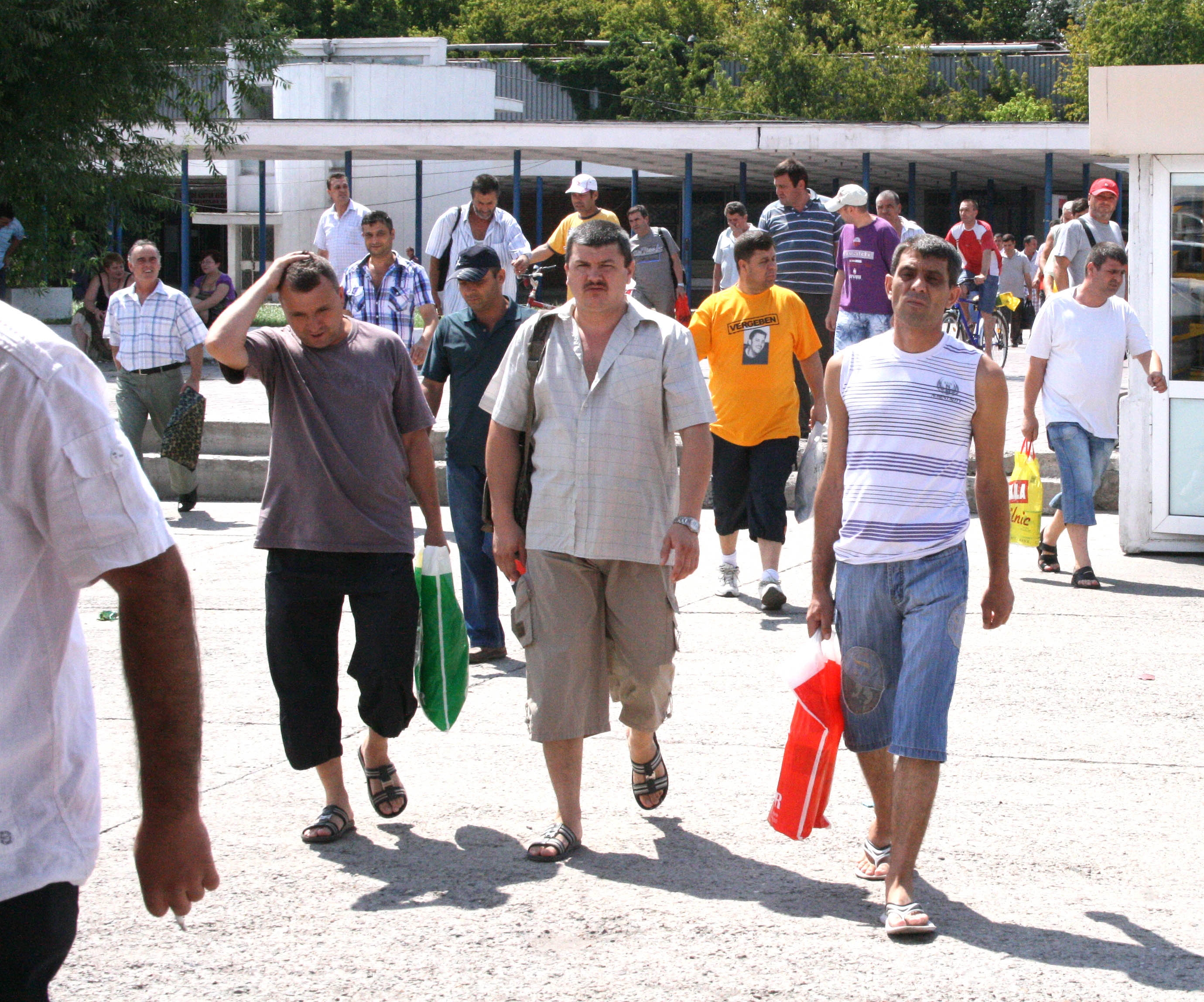 Creşte numărul cererilor de autodisponibilizare la Combinat