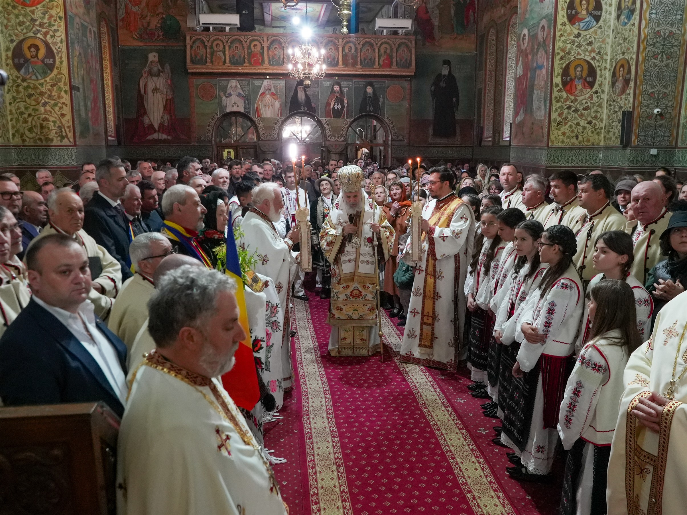 Tecucenii şi-au sărbătorit ocrotitorul spiritual, Sfântul Mare Mucenic Gheorghe