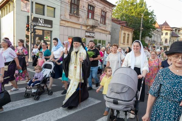 De la Biserica „Mavromol” înspre Mănăstirea „Precista”. Pelerinaj cu Icoana Maicii Domnului de la Adam