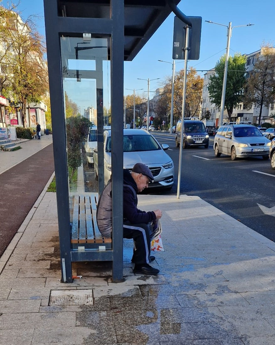 Poza zilei. Sub greutatea ştirilor momentului