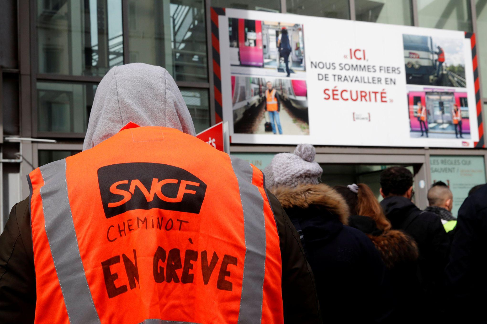 Franţa, paralizată de greva din transporturile publice