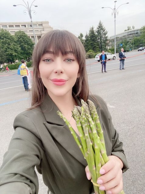 Breaking news cu „sexy protestatara”