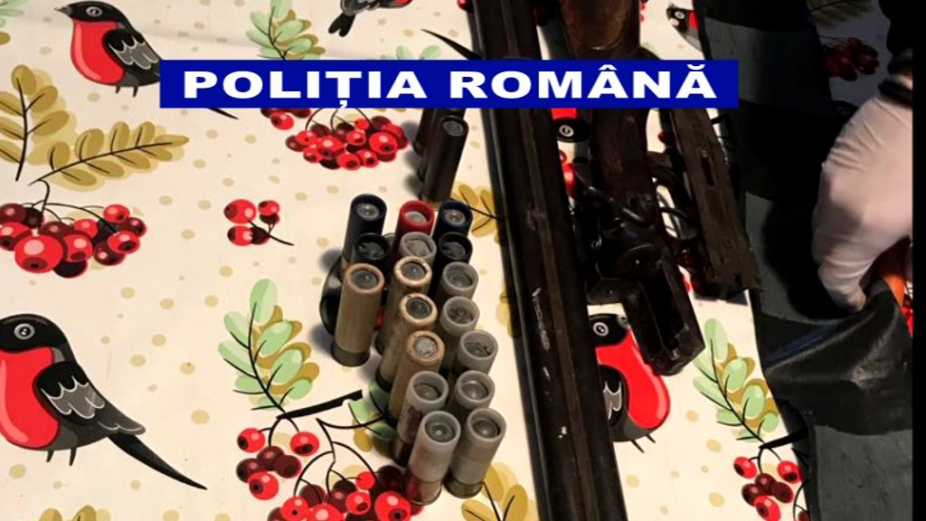 BRACONIER reținut de polițiști. Bărbatul avea o armă furată din Italia