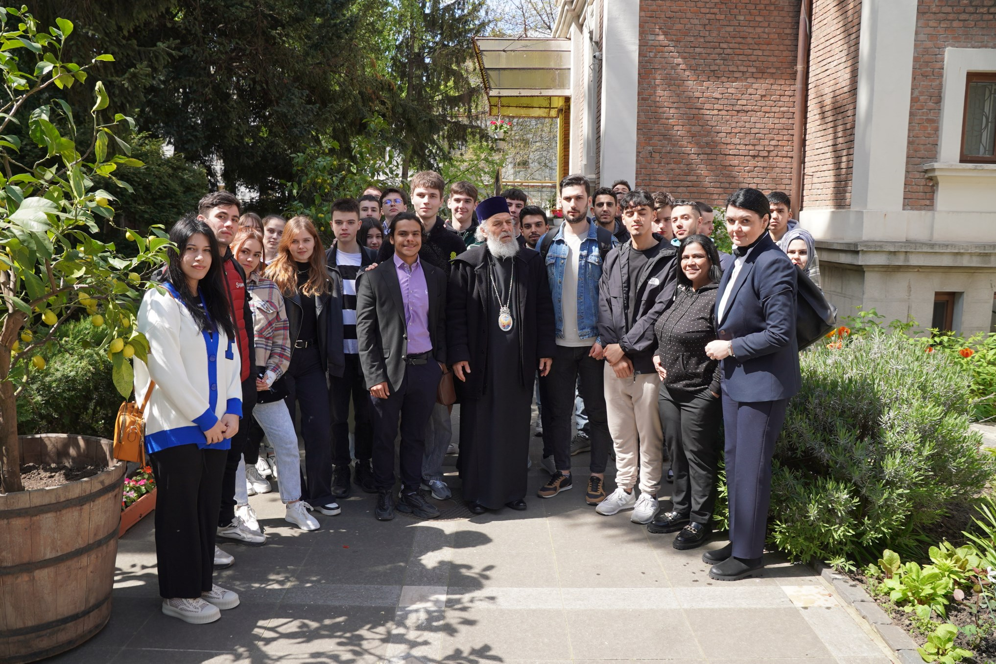 Elevi şi studenţi, în vizită la Centrul eparhial