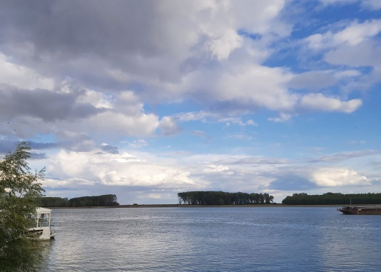 Vremea va fi mai caldă, dar cerul va rămâne noros